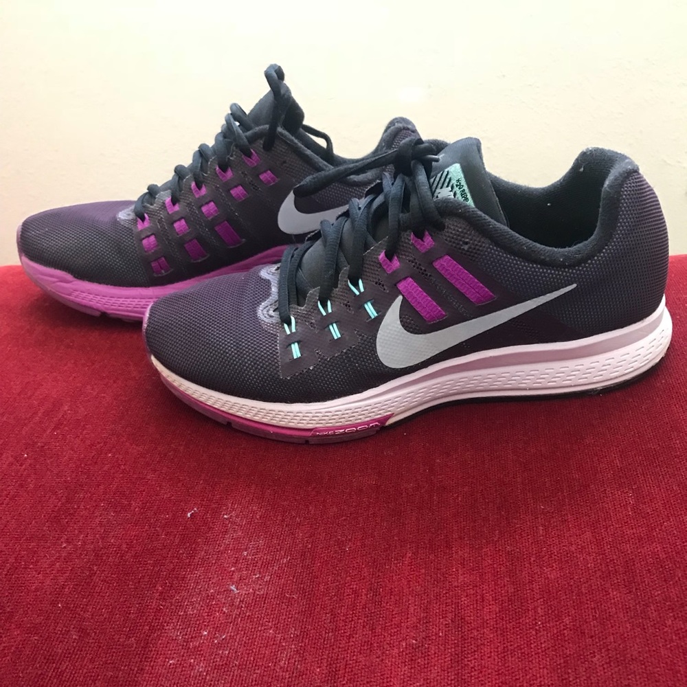 Nike Women's Athletic Shoes - Black and Pink